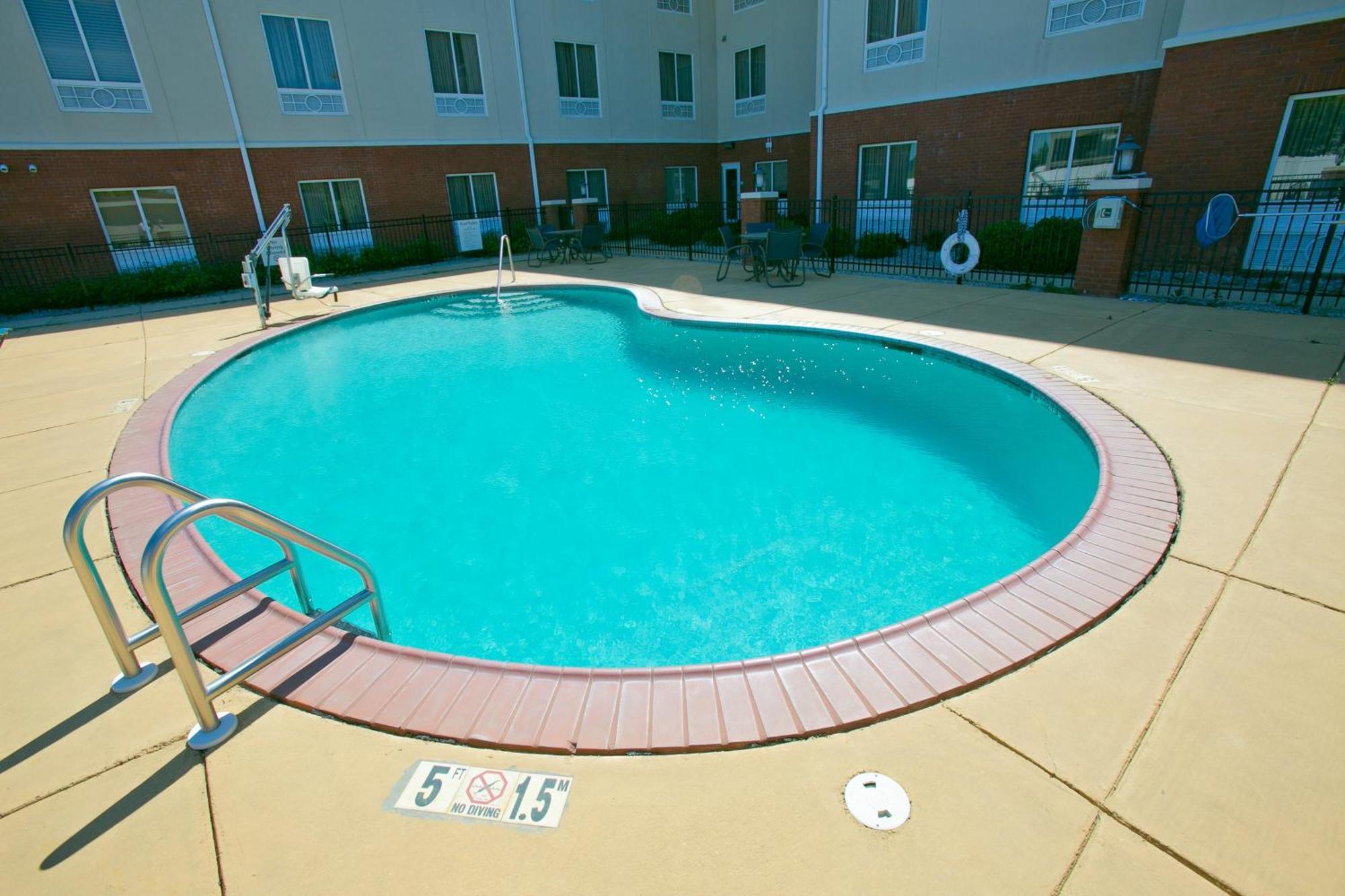 Holiday Inn Express & Suites Brookhaven By Ihg Екстер'єр фото